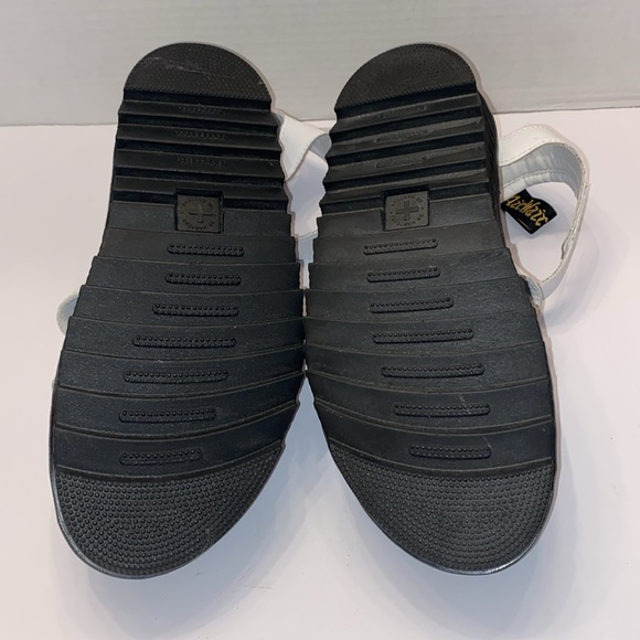 Dr.Martens Blaire Sandal, White,Size 9
The signature pull loop & chunky sole - Picture 10 of 13